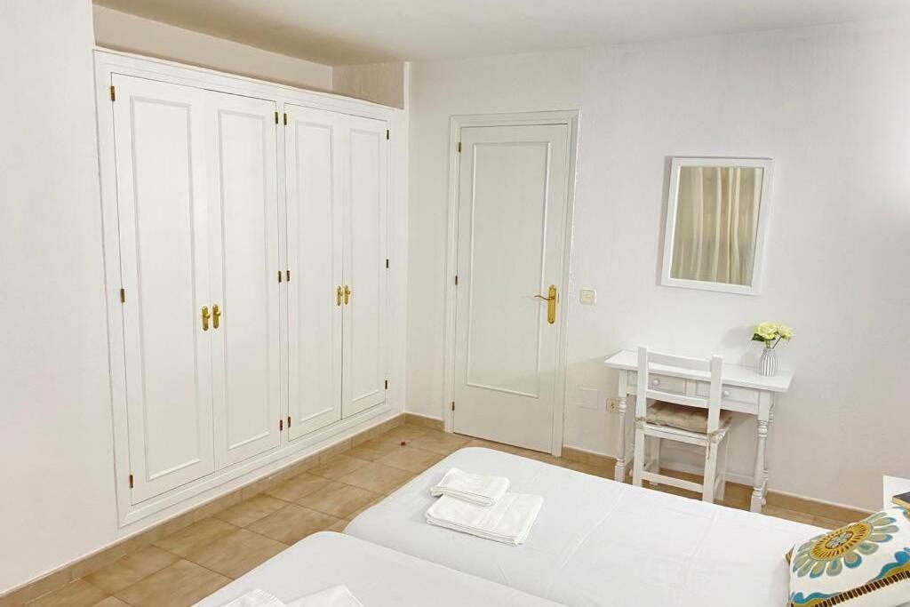 Апартаменты Puertas Al Mar Кала-эн-Бланес Экстерьер фото
